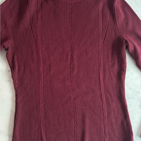 ☀️WHBM Women's Burgundy Turtleneck Sweater - Picture 4 of 5